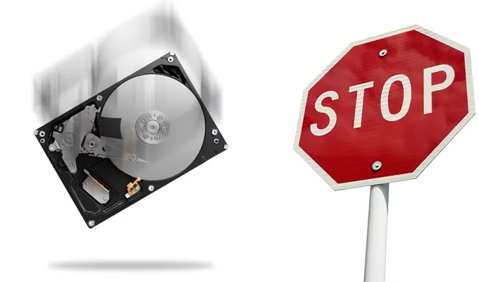 Toshiba P300 3,5"-SATA-Festplatte mit Ramp-Load-Technologie und internem Stoßsensor. Toshiba P300 3,5"-SATA-Festplatte mit Ramp-Load-Technologie und internem Stoßsensor. Visual Festplatten-Vibration plus Stopschild.