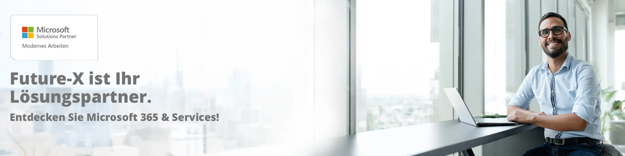 Future X ist zertifizierter Microsoft Solution Partner für Modern Work. Buchen Sie bei uns Ihre Microsoft 365 Business Lizenzen. Visual eines jungen Manners der an einem Notebook sitzt.