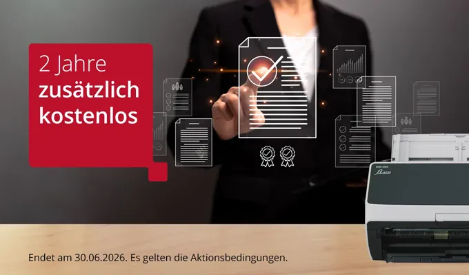 2 Jahre zusätzlich kostenlos bei ausgewählten Scannern der RICOH fi-Serie. Visual einer Frau im Business Look, die hinter einem Ricoh Scanner steht.