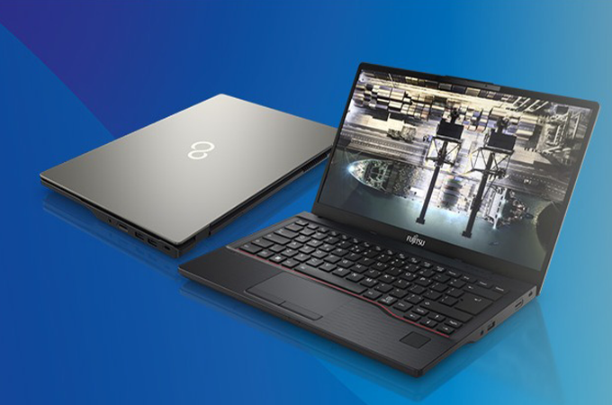 Future-X FUJITSU Notebook LIFEBOOK E5512 Future-X FUJITSU Notebook LIFEBOOK E5512 - Laptop auf blauem Hintergrund