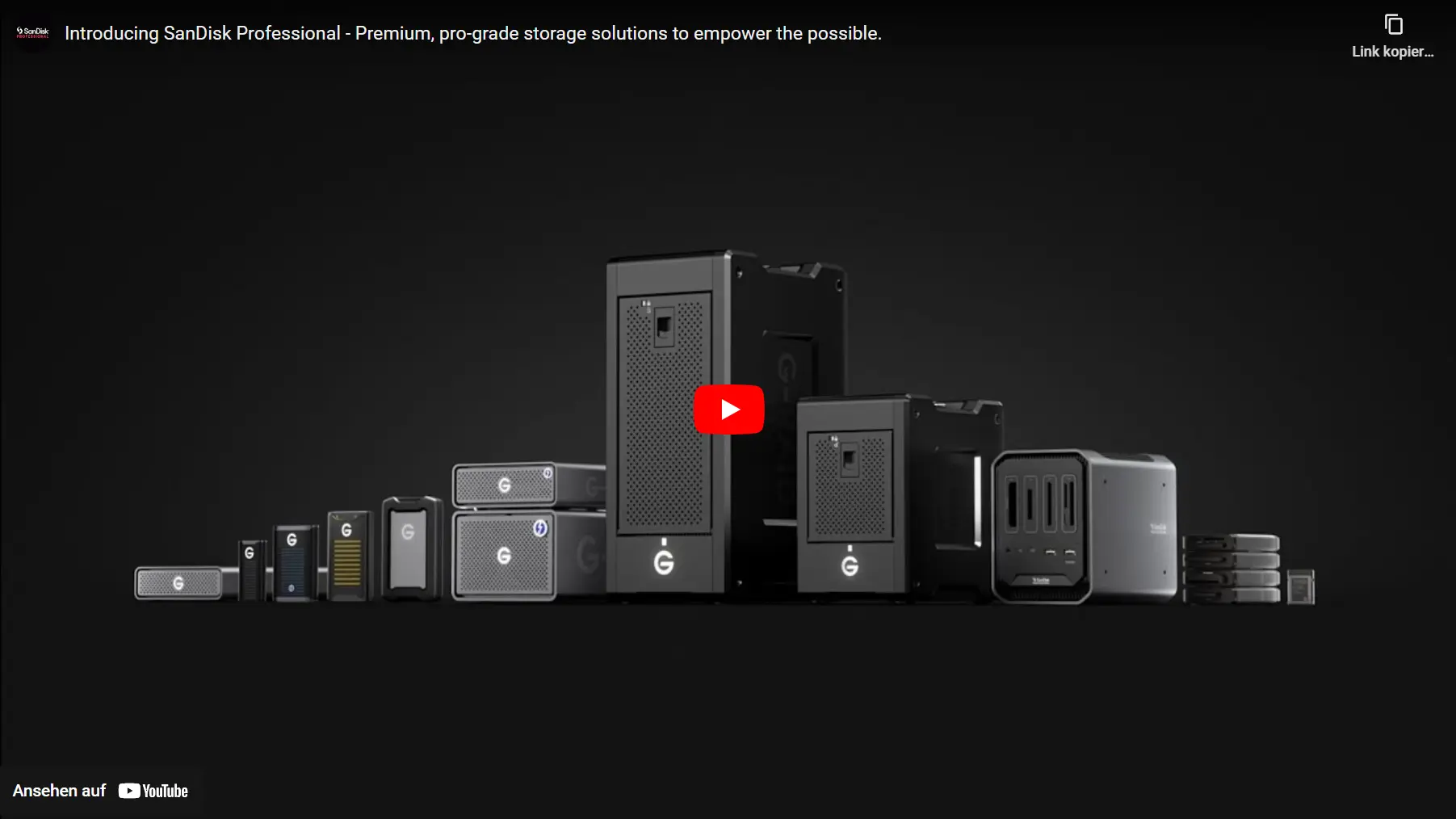 SanDisk Professional - Premium-Speicherlösungen - PRO-Reader, PRO-Cinema, PRO-Dock 4, G-DRIVE, G-RAID, G-RAID SHUTTLE. SanDisk Professional - Premium-Speicherlösungen - PRO-Reader, PRO-Cinema, PRO-Dock 4, G-DRIVE, G-RAID, G-RAID SHUTTLE - mehrere verschiedene Sandisk-Produkte auf schwarzem Hintergrund