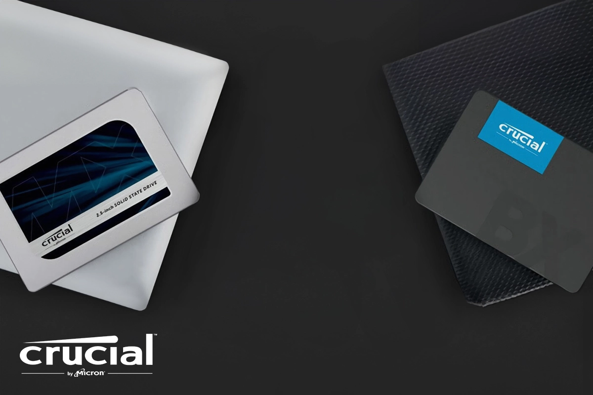 Crucial SSds steigern die Leistung ihres PC. Crucial SSds steigern die Leistung ihres PC. Visual Crucial SSDs liegen auf Notebooks.