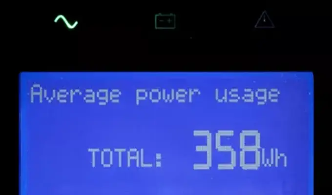 Eaton 5P USV kann den Energieverbrauch messen und liefert kWh-Werte über das LC-Display und die Energiemanagement-Software von Eaton. Eaton 5P USV kann den Energieverbrauch messen und liefert kWh-Werte über das LC-Display und die Energiemanagement-Software von Eaton. Fokus eines kWh-Wertes auf dem LC-Display.