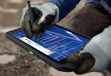 Samsung Galaxy Tab Active5 Wi-Fi Enterprise Edition mit praktischer Stiftfunktion. Samsung Galaxy Tab Active5 Wi-Fi Enterprise Edition mit praktischer Stiftfunktion. Visual, das Galaxy Tab Active5 wird mit dem S Pen bedient.