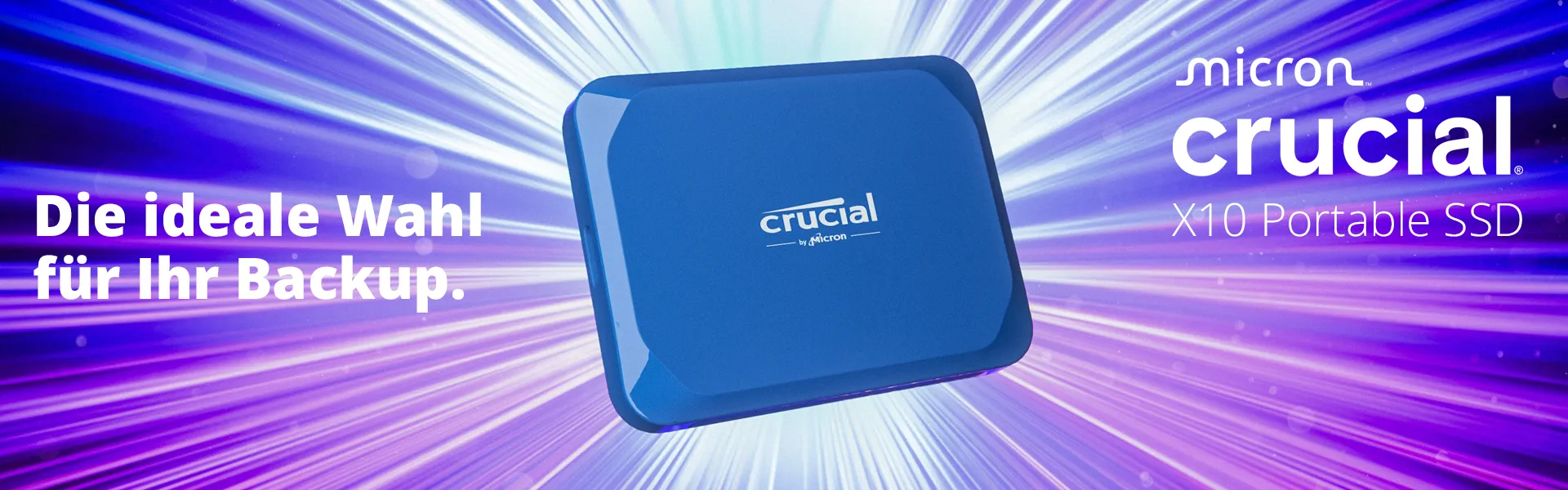 Die Crucial X10 Portable SSD ist mit Kapazitäten bis zu 8 TB die ideale Wahl für Ihr Backup. Produktfoto vor einem Hintergrund aus farbigen Lichtstrahlen, die konisch zusammenlaufen.