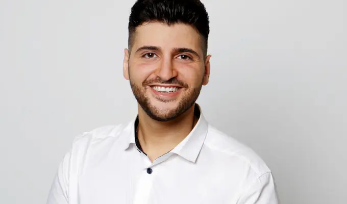 Angelo Cuttaia - Key Account Manager und Ihr Ansprechpartner rund um das Thema oneclick. Angelo Cuttaia - Key Account Manager und Ihr Ansprechpartner rund um das Thema oneclick. Foto des Ansprechpartners.