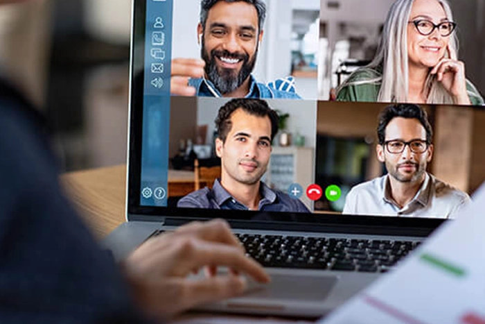 Future-X Akademie - Microsoft 365 Schulungen Future-X Akademie - Microsoft 365 Schulungen - Mehrere Personen führen ein Online-Meeting durch